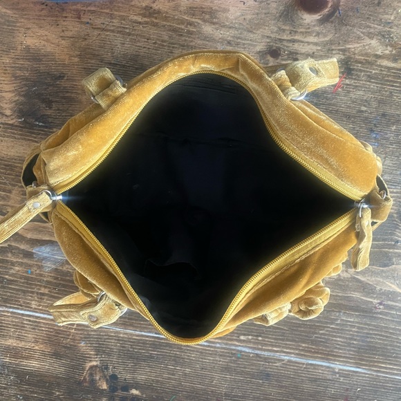 VINTAGE VELVET purse!! So FUN & UNIQUE- you'll be the only gal with this bag🤩 - Picture 14 of 15